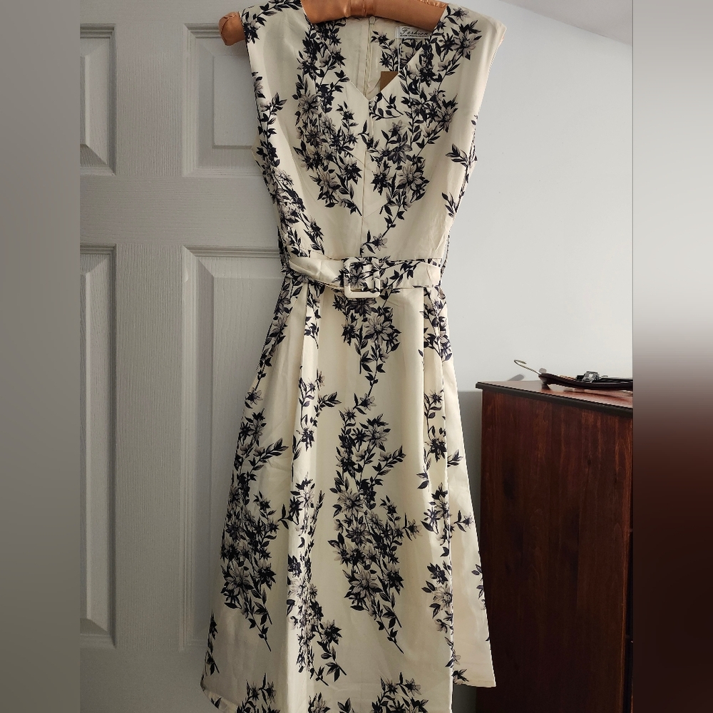 NWT Soolinen unique apricot sleeveless dress- size Small